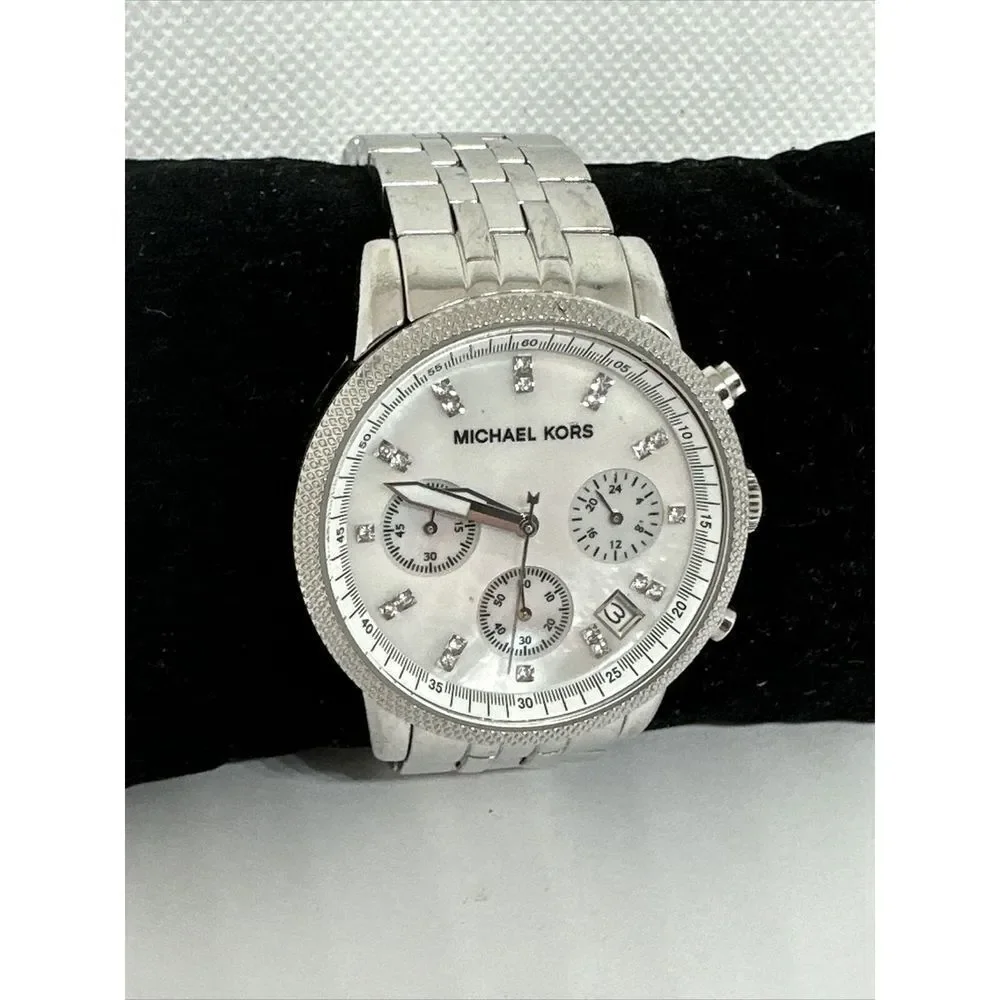 Michael Kors MK5020 Women's Silver Stainless Steel Analog Dial Wrist Watch NUL52
